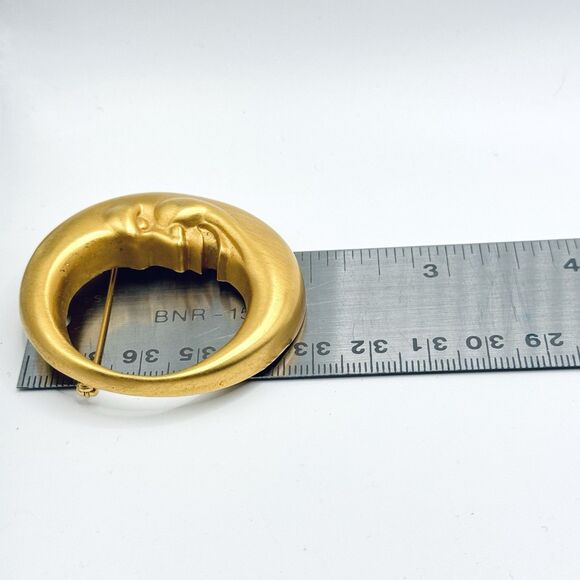 Vintage Celestial Figural Crescent Moon Face Gold Tone Brooch Pin Smooth Texture - Picture 4 of 4